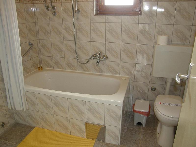 A1_toilet.JPG